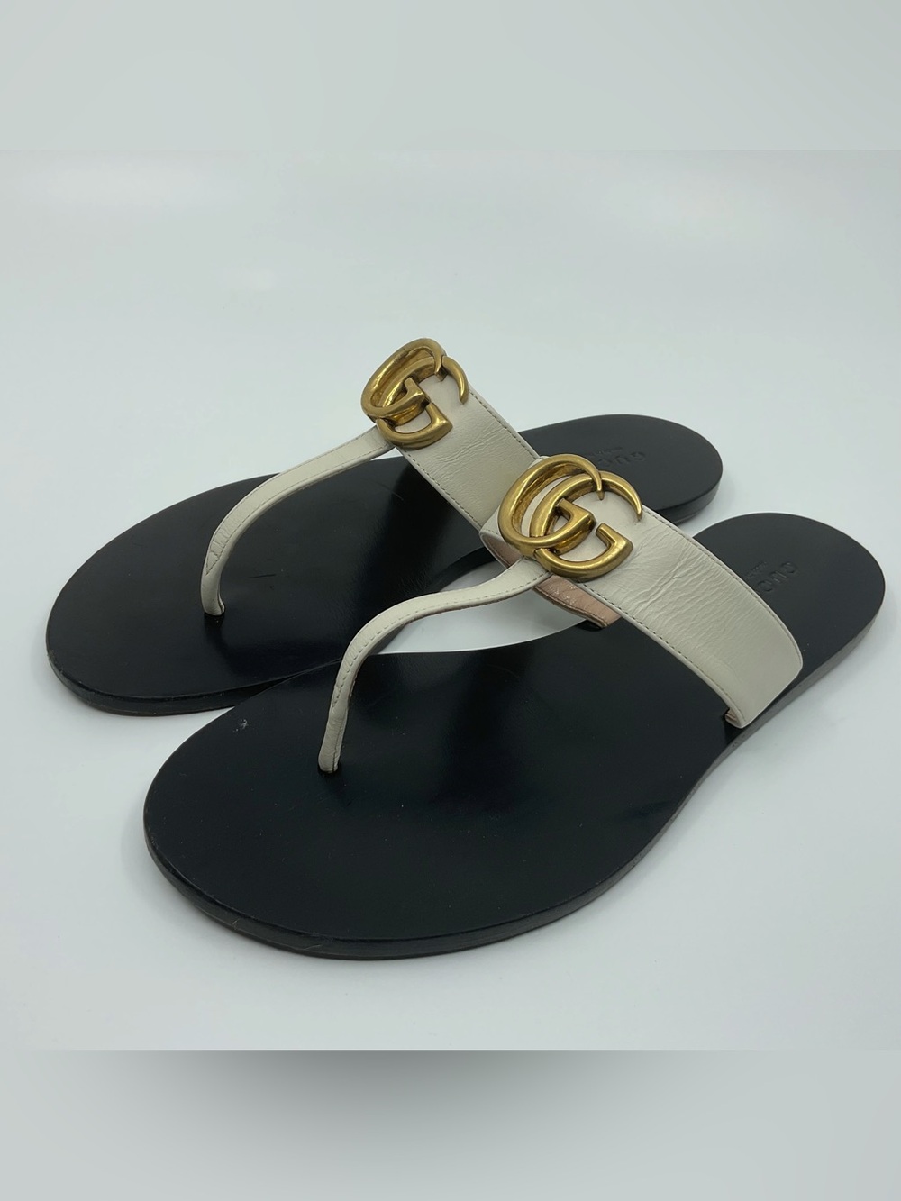 Gucci Cream Leather Thong Sandals with Gold Double G